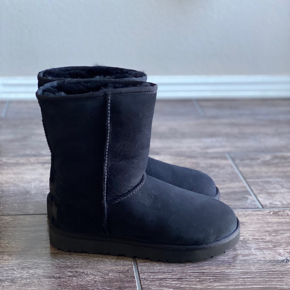 New UGG Women’s Classic Short II Boots in Black